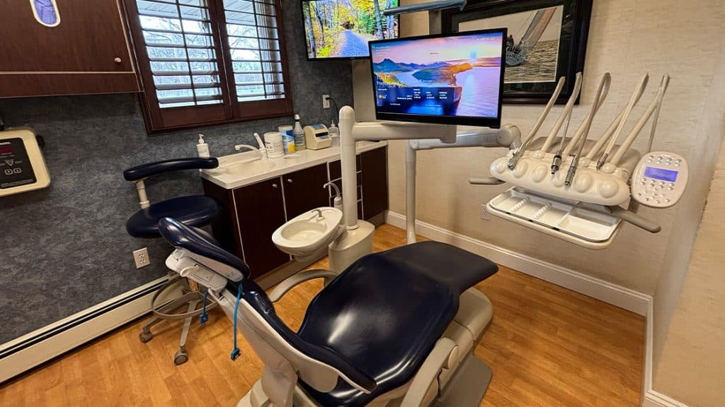 Exam chair with screen